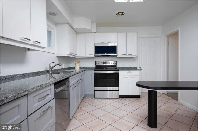 Building Photo - 13802 Marianna Dr