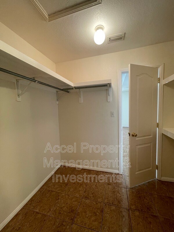 Building Photo - 1712 Phoenix St