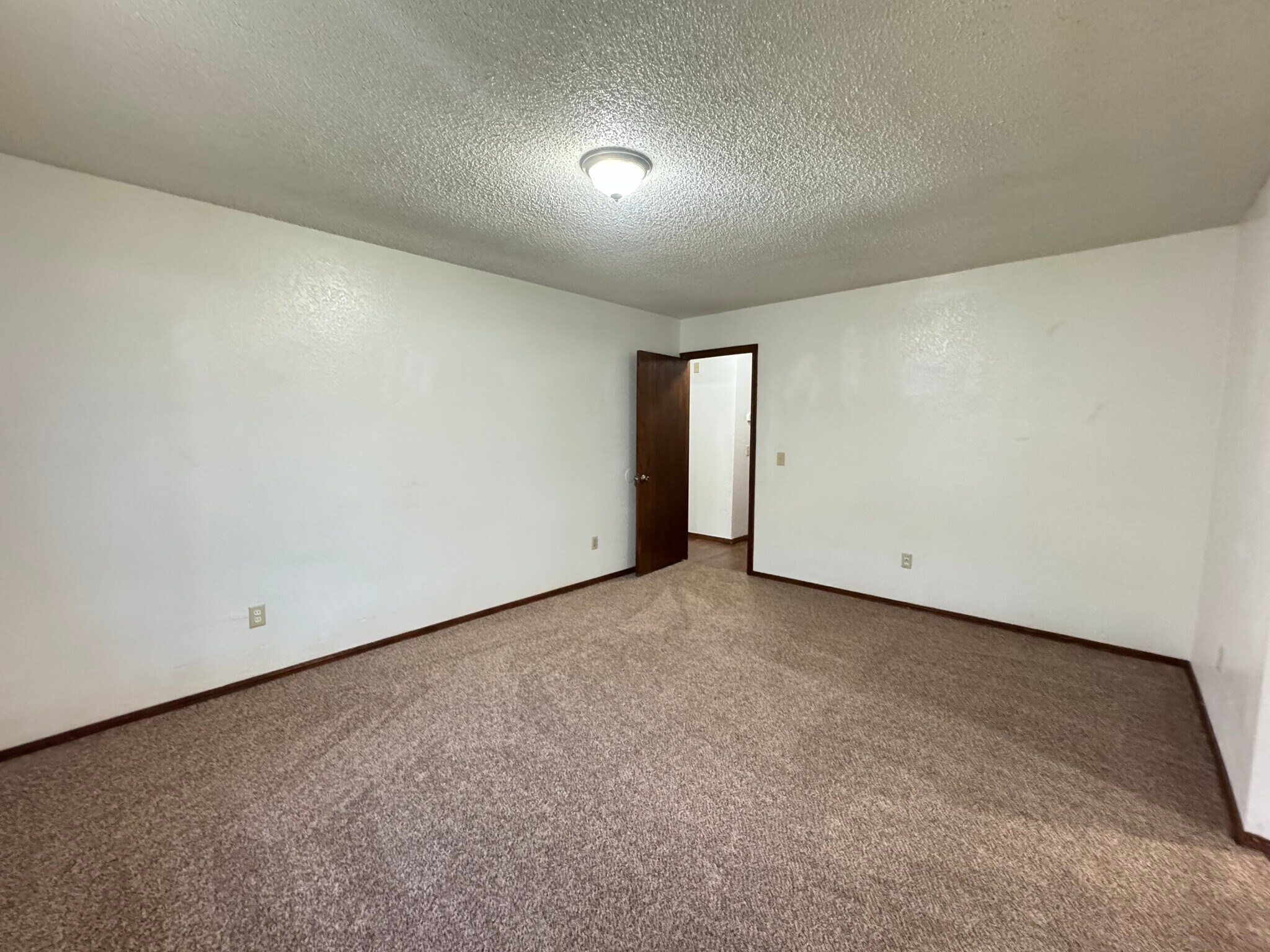 Building Photo - 9915 Larkspur Ln