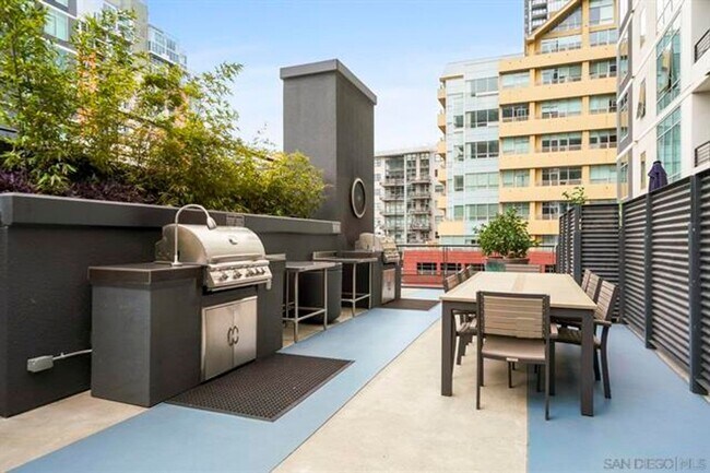 Building Photo - Urban Living in the Heart of Little Italy – 2 Bed / 1 Bath Condo at Acqua Vista
