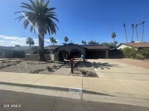 Building Photo - 2715 E Cholla St