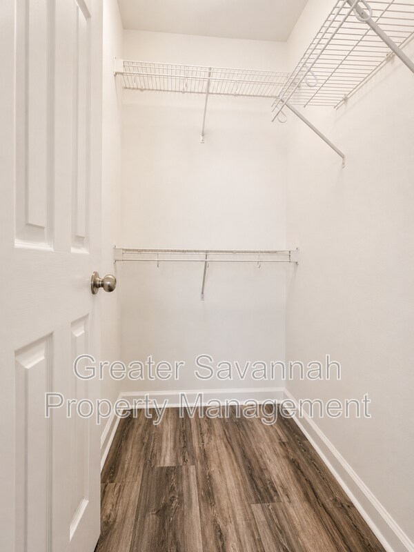 Building Photo - 109 Willow Dr