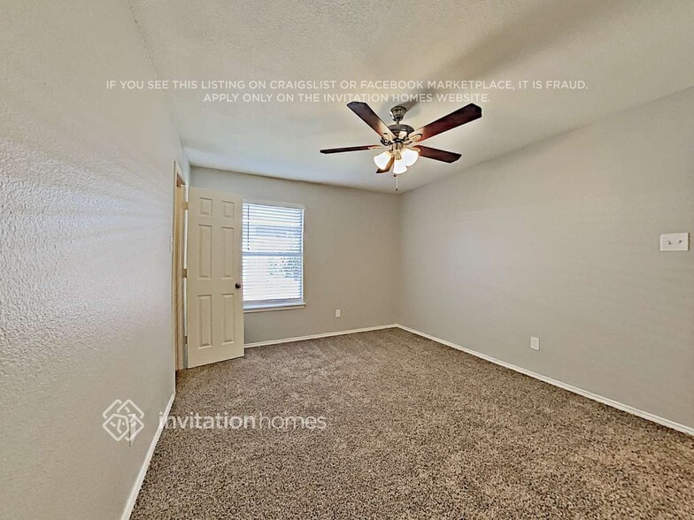 Building Photo - 421 Candlestick Trail