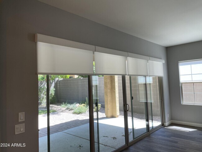 Building Photo - 4624 E Vista Bonita Dr