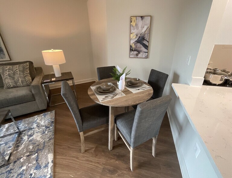 Building Photo - 1500 S Hayes St