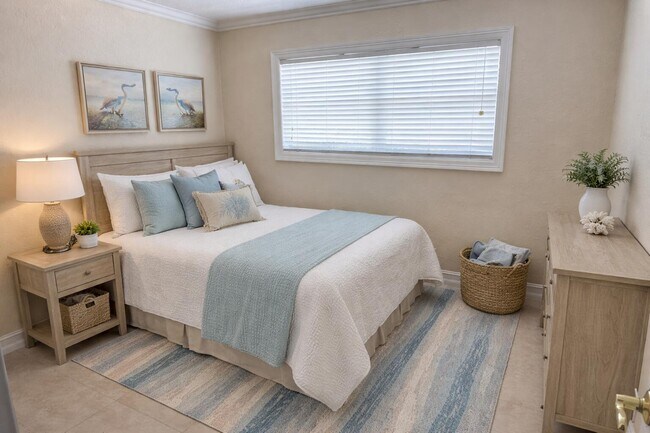 Building Photo - 1221 SE 3rd St