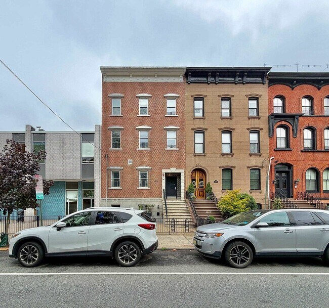 Building Photo - 418 Hudson St