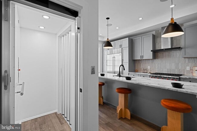 Building Photo - 742 S Broad St