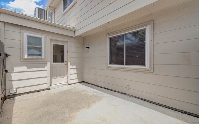 Building Photo - 8102 Amelia Rd