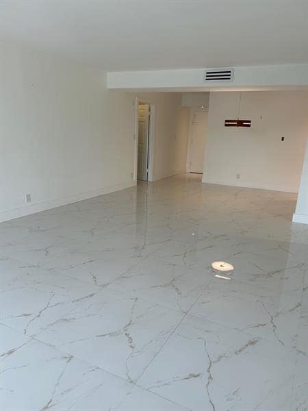 Building Photo - 16300 Golf Club Rd