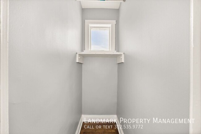 Building Photo - 1843 W 54th St