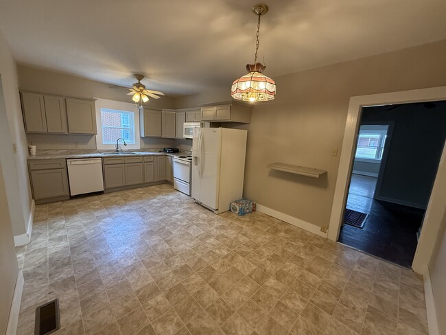 Building Photo - 25 Woodrow Ave