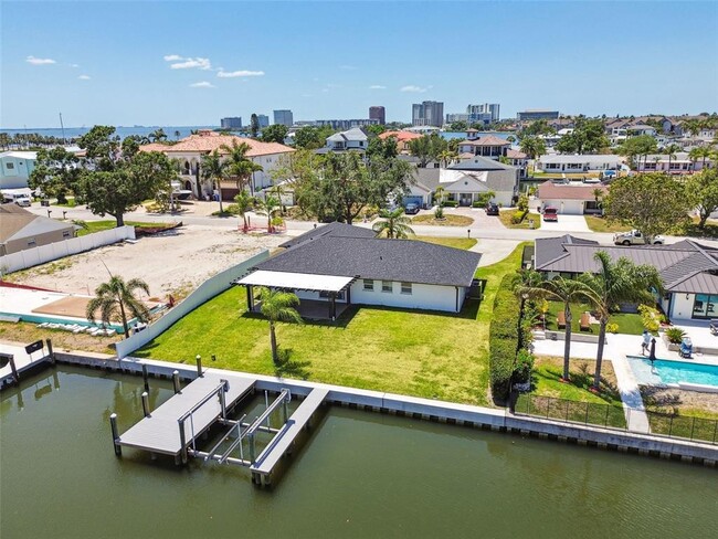 Building Photo - 3913 Fontainebleau Dr