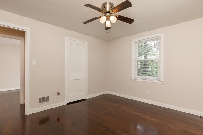 Building Photo - 400 Colonial Dr