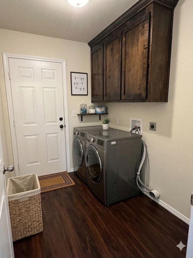 Building Photo - Quiet Neighborhoods/Paved Road/Cozy Home