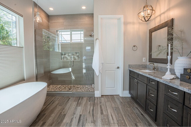 Building Photo - 3801 E Glenrosa Ave