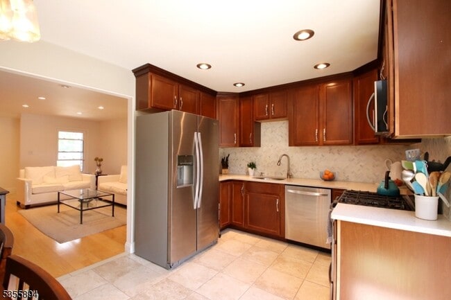 Building Photo - 829 Poplar Ct