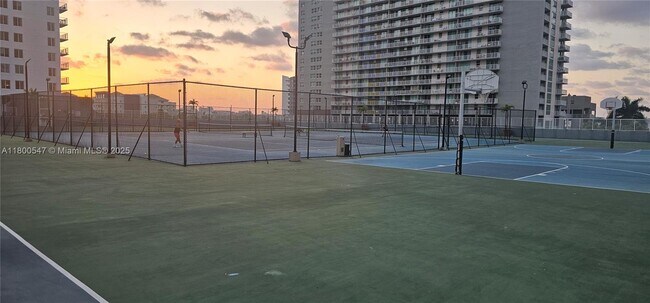 Building Photo - 800 N Miami Ave
