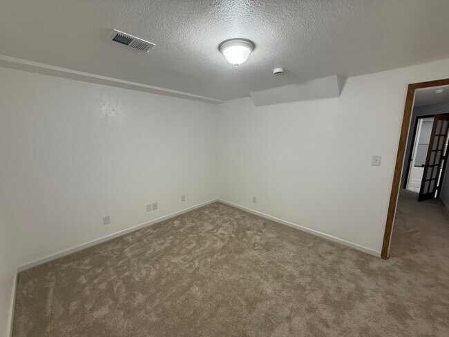 Building Photo - 2060 Yarrow St