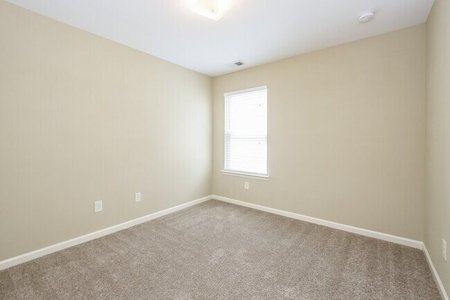 Building Photo - 520 Hill Crest Cir