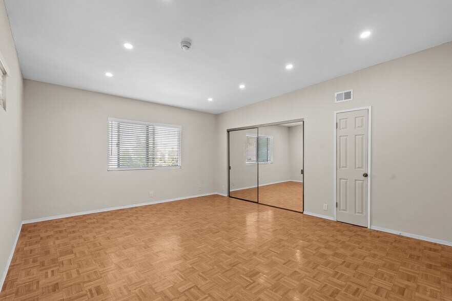 Building Photo - 1559 Winona Blvd