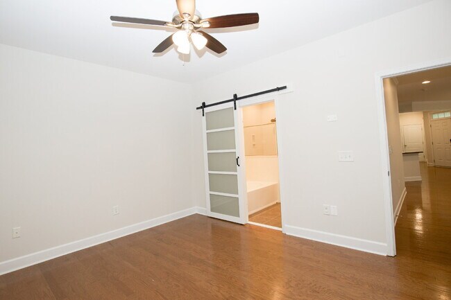 Building Photo - Charming 3 bed, 2.5 bath home with bonus t...
