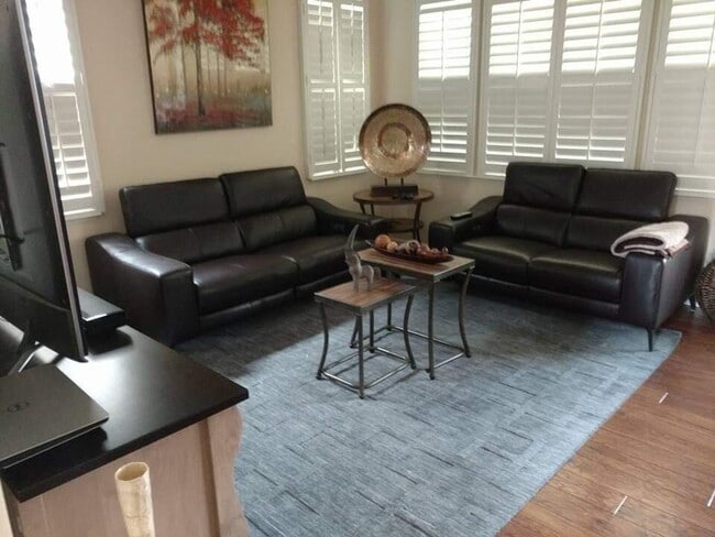 Building Photo - Stunning 3-Bedroom/3-Bathroom in Sunny Ewa...