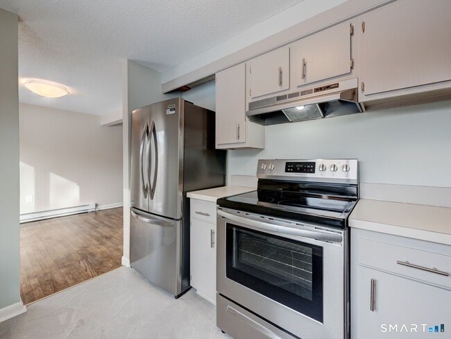 Building Photo - 275 Pierremount Ave