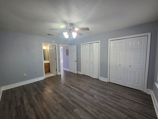 Building Photo - 914 Rentz Ave