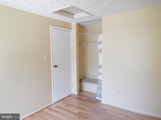 Building Photo - 3656 Woodhaven Ct
