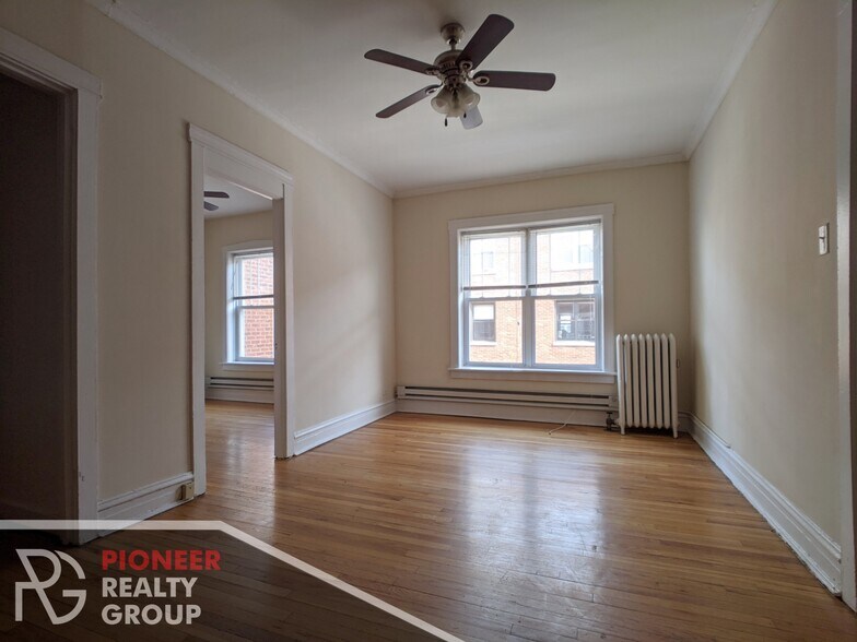 Building Photo - 953 W Cornelia Ave