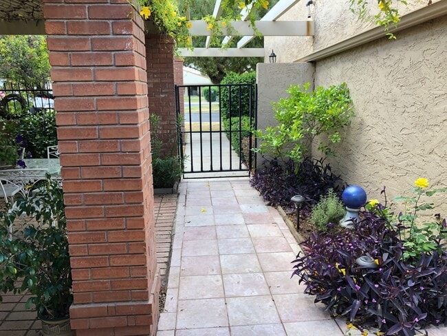 Building Photo - Lovely Home in 45+ Active Adult Community of Leisure World Available May through October 2026!