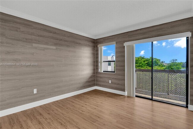 Building Photo - 1121 SW 122nd Ave