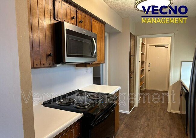 Building Photo - 3643 Richwood Dr