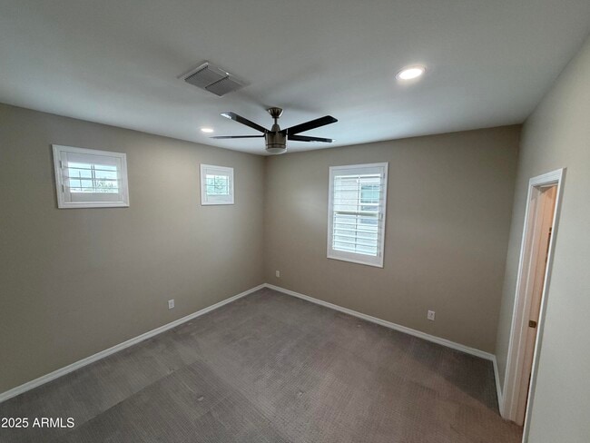 Building Photo - 1322 E Gemini Pl