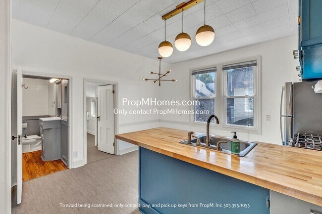 Building Photo - Bright and Fun One Bedroom Plus Flex Space...