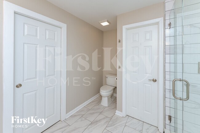 Building Photo - 6713 Thornwood Ct