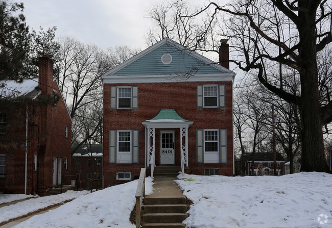Building Photo - 8401 Greenwood Ave