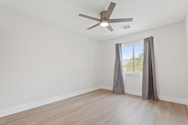 Building Photo - Remodeled Corner Lot with Mountain Views!