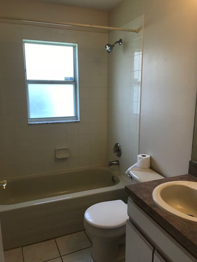 Building Photo - 3-Bedroom For Rent By Posner Park!