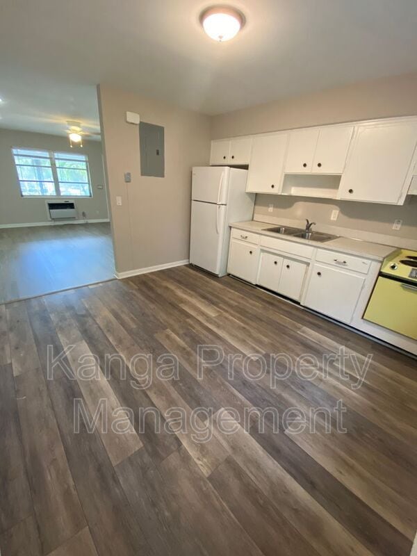 Building Photo - 612 Prosperity Farms Rd