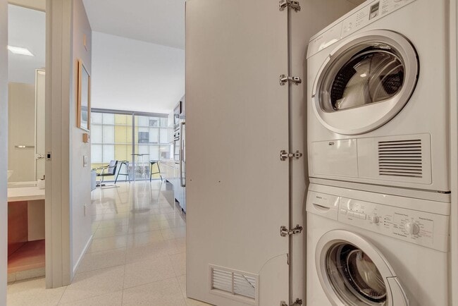 Building Photo - Veer Towers 1010W- Partial Strip Views from this Studio Residence