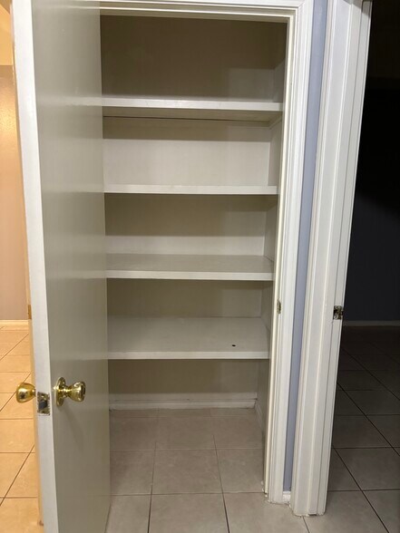 Building Photo - 1406 Acme Ln