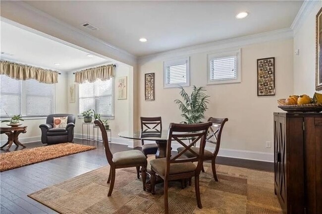 Building Photo - 1440 Dahlia Dr