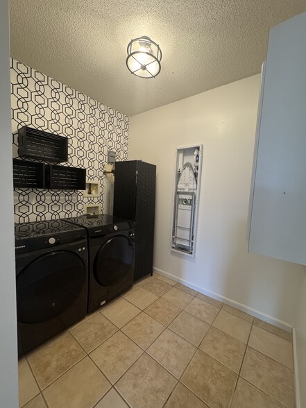 Laundry room - 1701 Water Oak Dr