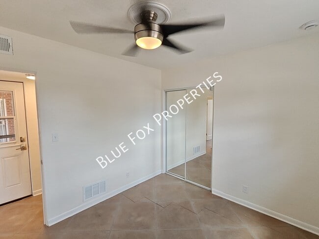 Building Photo - 404 S Cherry Ave