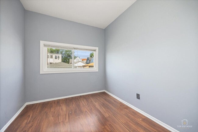 Building Photo - 3616 N Kedzie Ave