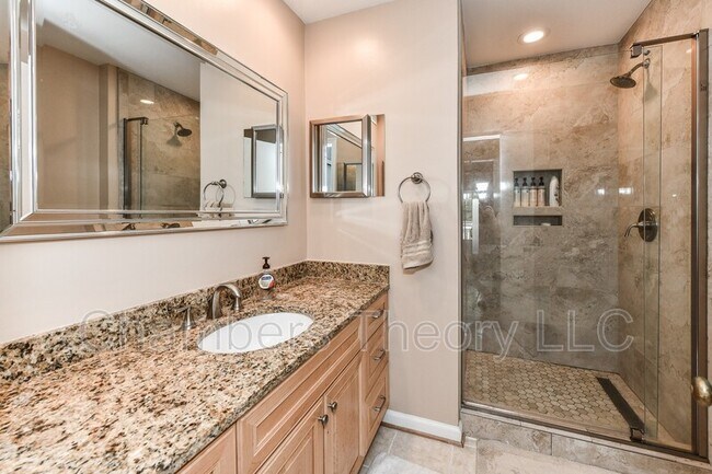 Building Photo - 2911-D S Woodstock St