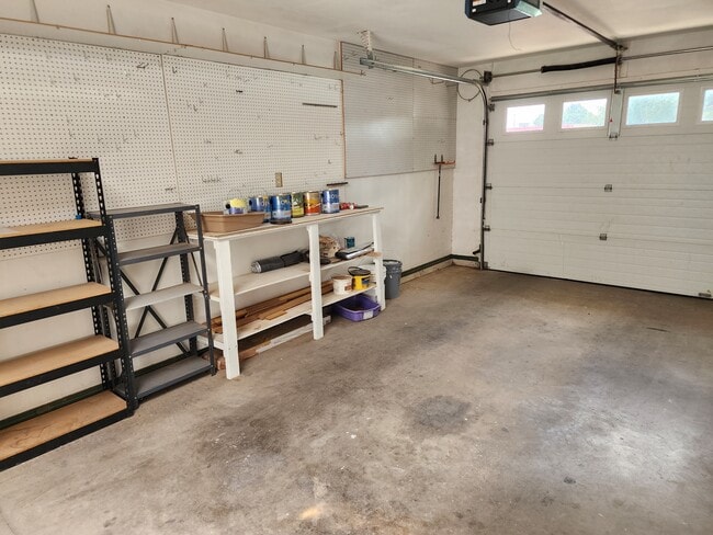 Building Photo - 1623 S Main St