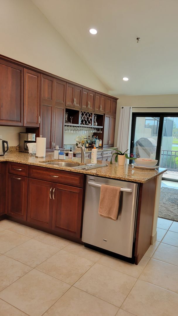 Building Photo - Seasonal/short term renovated 3/3 villa with golf course views on Longboat Key!